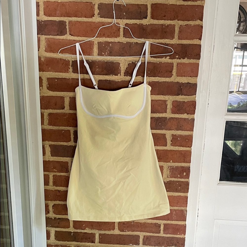 ALO Yoga Cream Apparel